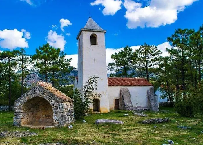 아파트 In Near Paklenica Park *