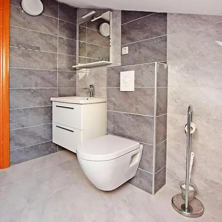 Apartment Studio-apartment In Only 200m From The Sea Starigrad Paklenica