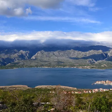Apartment In Near Paklenica Park Starigrad Paklenica